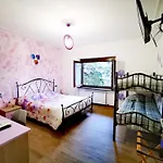 La Mela Nocleg ze śniadaniem 3*