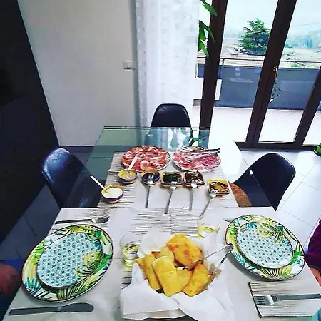Oda ve Kahvaltı La Mela